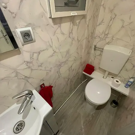 Domek alpejski In Natuurlijke Omgeving