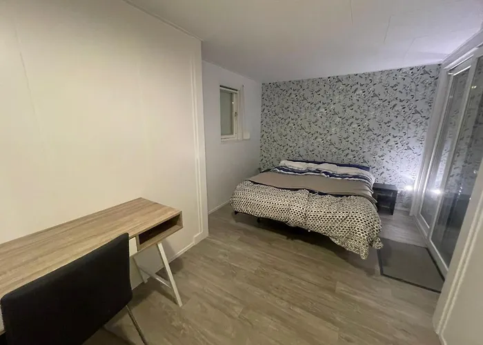 Chalet In Natuurlijke Omgeving Heel