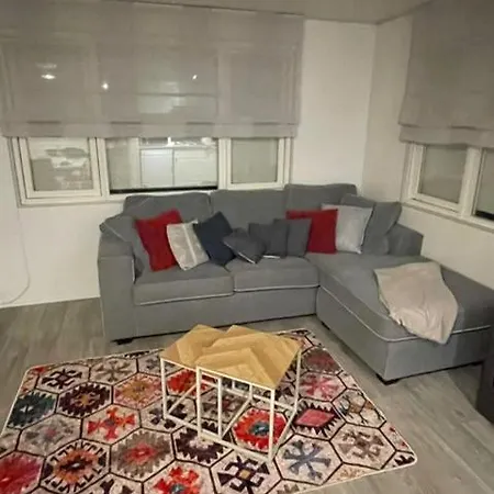 Chalet In Natuurlijke Omgeving